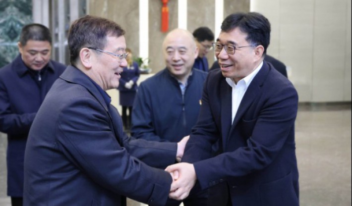 中央统战部副部长，全国工商联党组书记、常务副主席徐乐江