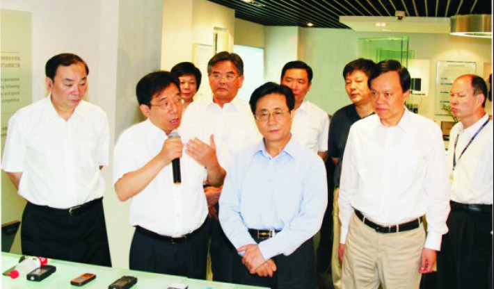 曾任中央书记处书记赵洪祝（时任浙江省委书记）；中央政治局委员黄坤明（时任荆门市委书记）